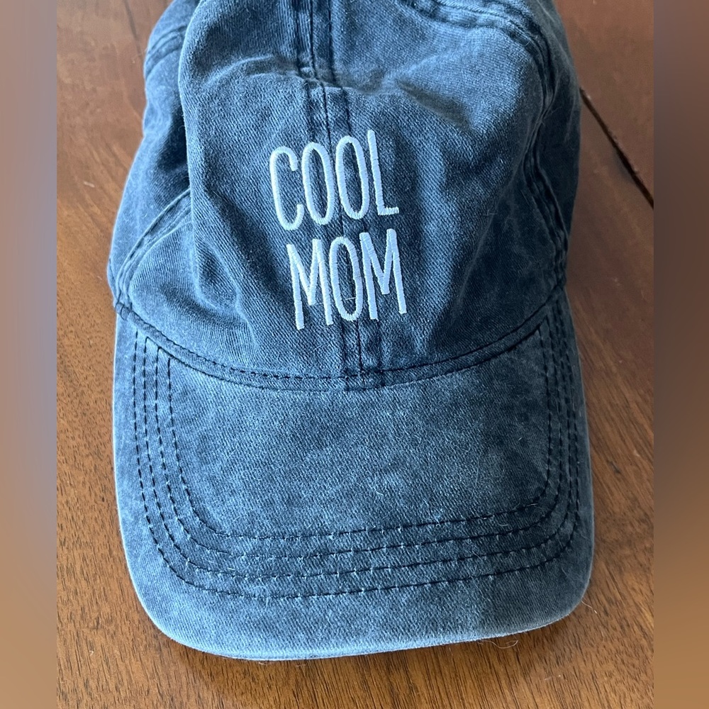 David & Young Cool Mom Hat